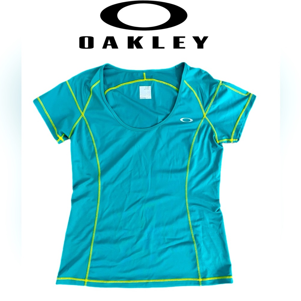 Oakley Women’s athletic top